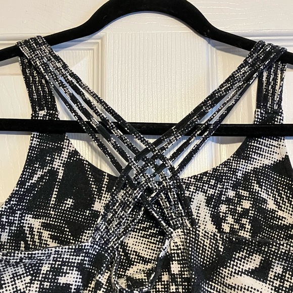 Calvin Klein floral pixelated print b&w strappy sports workout shelf bra tank S - Picture 11 of 15